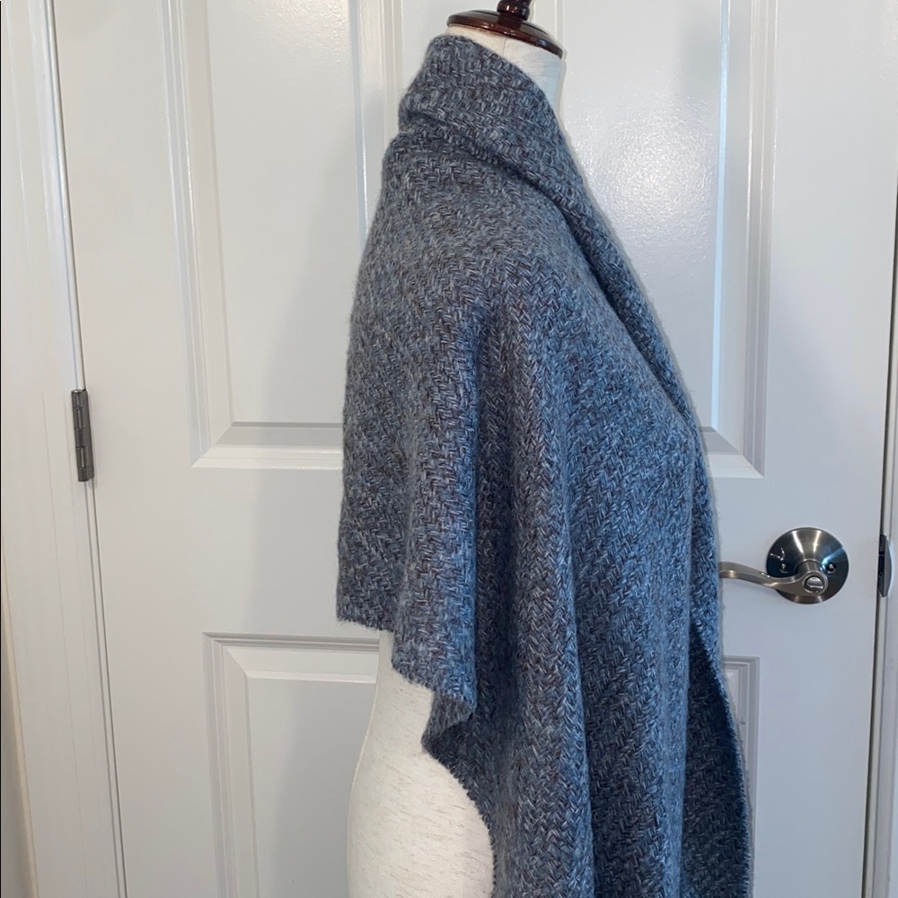 Pretty Persuasions Gray Wrap - image 7